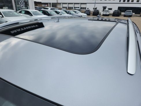 New 2026 Volkswagen Tiguan SE image 9