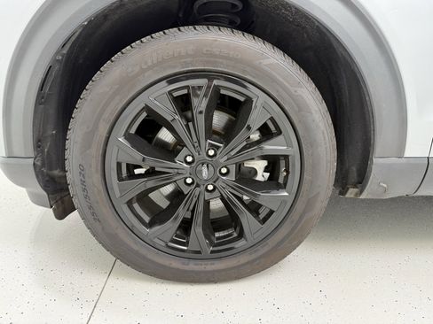 Used 2024 Ford Explorer Limited image 10