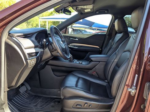 Used 2023 Cadillac XT4 Premium Luxury image 10