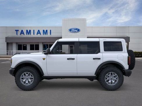 New 2025 Ford Bronco Badlands image 3