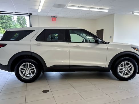 Used 2026 Ford Explorer Active AWD/4WD image 3