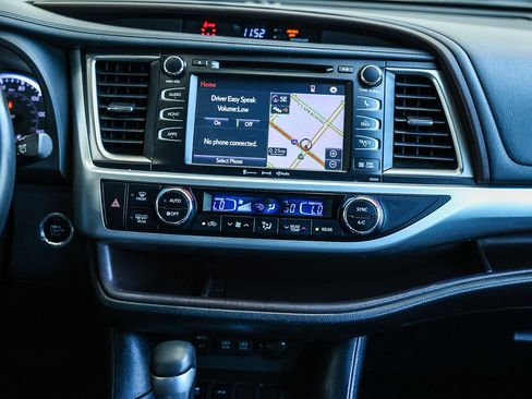 Used 2019 Toyota Highlander XLE image 21