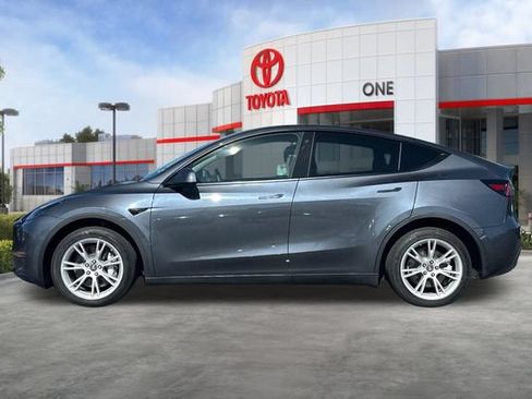 Used 2023 Tesla Model Y AWD image 8