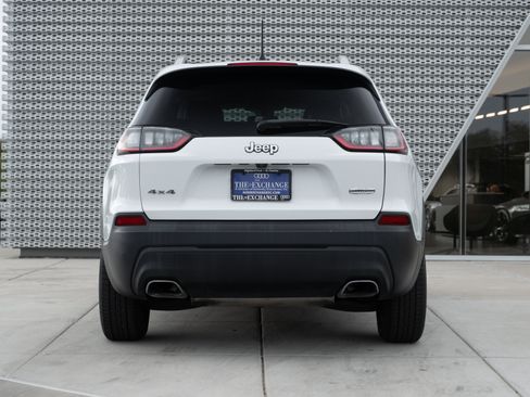 Used 2019 Jeep Cherokee Latitude Plus w/ Comfort/Convenience Group image 18