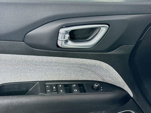 Used 2022 Jeep Compass Latitude image 17