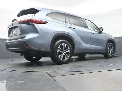 Certified 2022 Toyota Highlander XLE image 37
