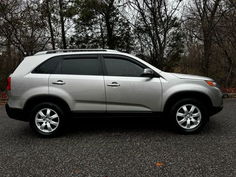 Used 2012 Kia Sorento LX w/ Convenience Pkg image 4