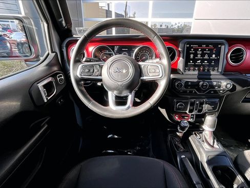 Used 2022 Jeep Wrangler Unlimited Rubicon AWD/4WD image 5