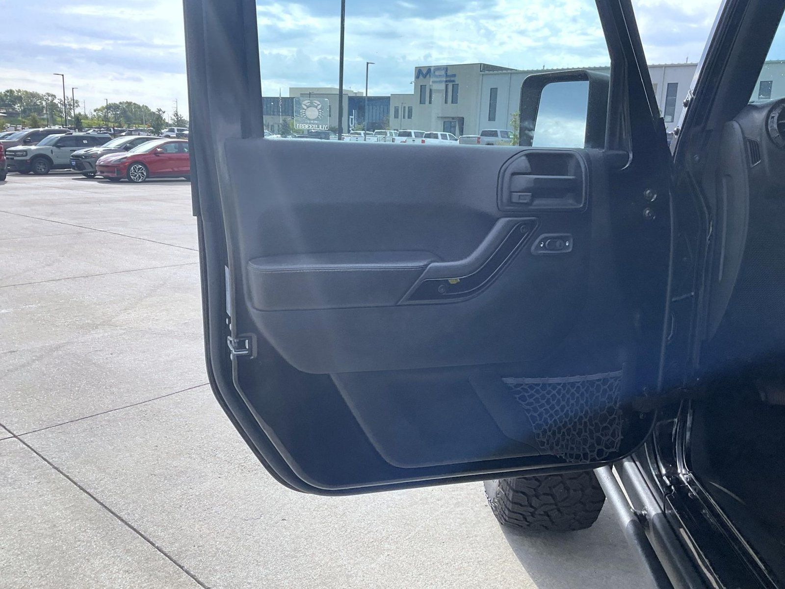 Used 2017 Jeep Wrangler Unlimited Sahara AWD/4WD image 10