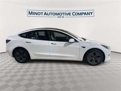 Used 2023 Tesla Model 3 Standard Range image 9