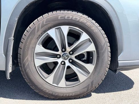 Used 2022 Toyota Highlander XLE image 38