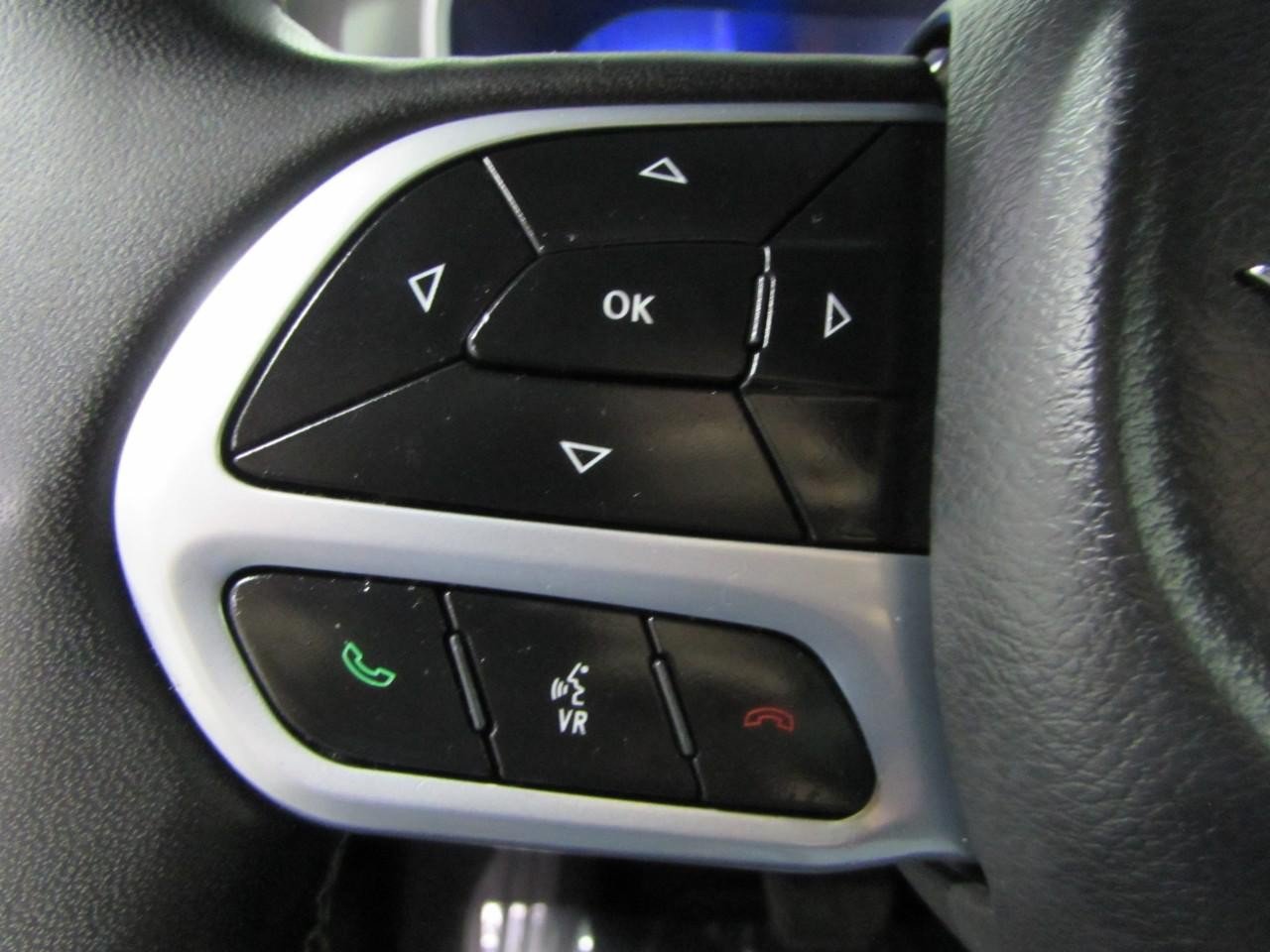 Used 2025 Chrysler Pacifica Select FWD image 25