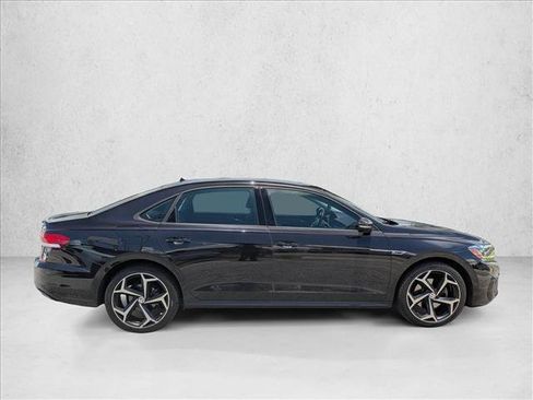 Used 2020 Volkswagen Passat 2.0T R-Line FWD image 4