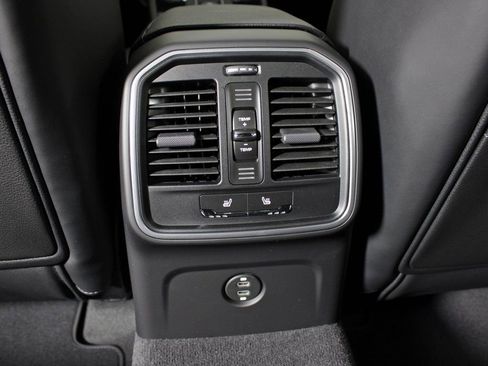 Certified 2026 Porsche Macan AWD/4WD image 35