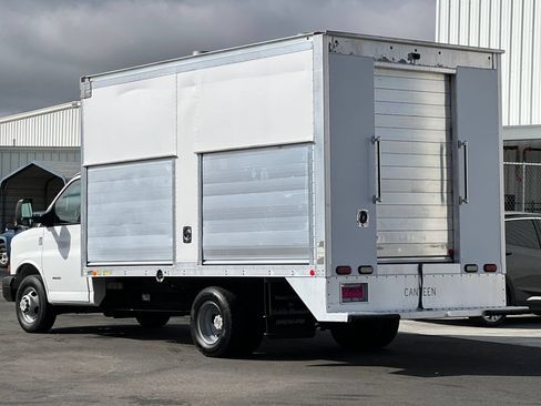 Used 2015 Chevrolet Express 4500 RWD image 7