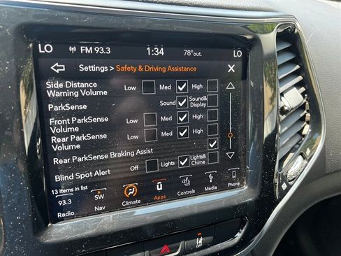 Used 2019 Jeep Cherokee Limited w/ Luxury Group AWD/4WD image 39