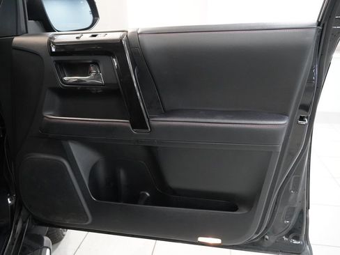 Used 2020 Toyota 4Runner TRD Off-Road Premium w/ Moonroof Package AWD/4WD image 32