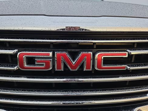 Used 2024 GMC Terrain SLT AWD/4WD image 10