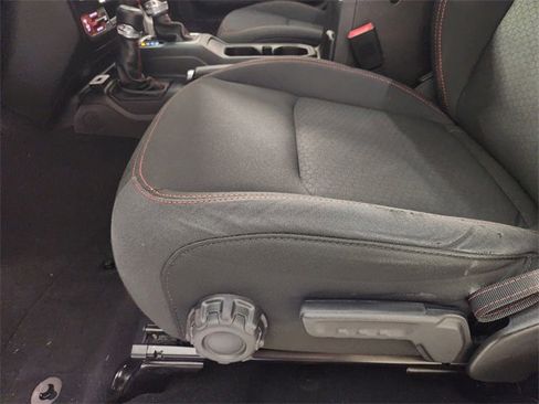 Used 2018 Jeep Wrangler Unlimited Rubicon w/ Dual Top Group image 23