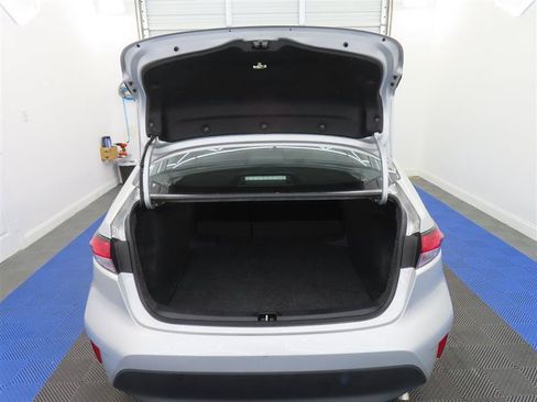 Used 2025 Toyota Corolla LE FWD image 12