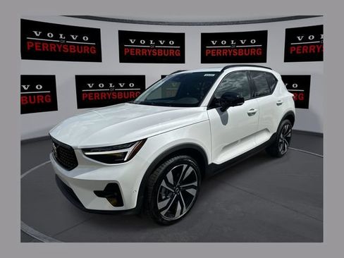 Used 2025 Volvo XC40 B5 Plus w/ Protection Package Premier AWD/4WD image 1