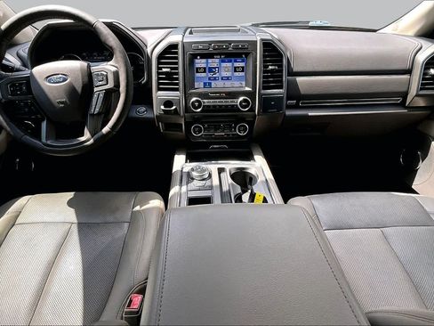 Used 2018 Ford Expedition XLT w/ Equipment Group 202A RWD image 16
