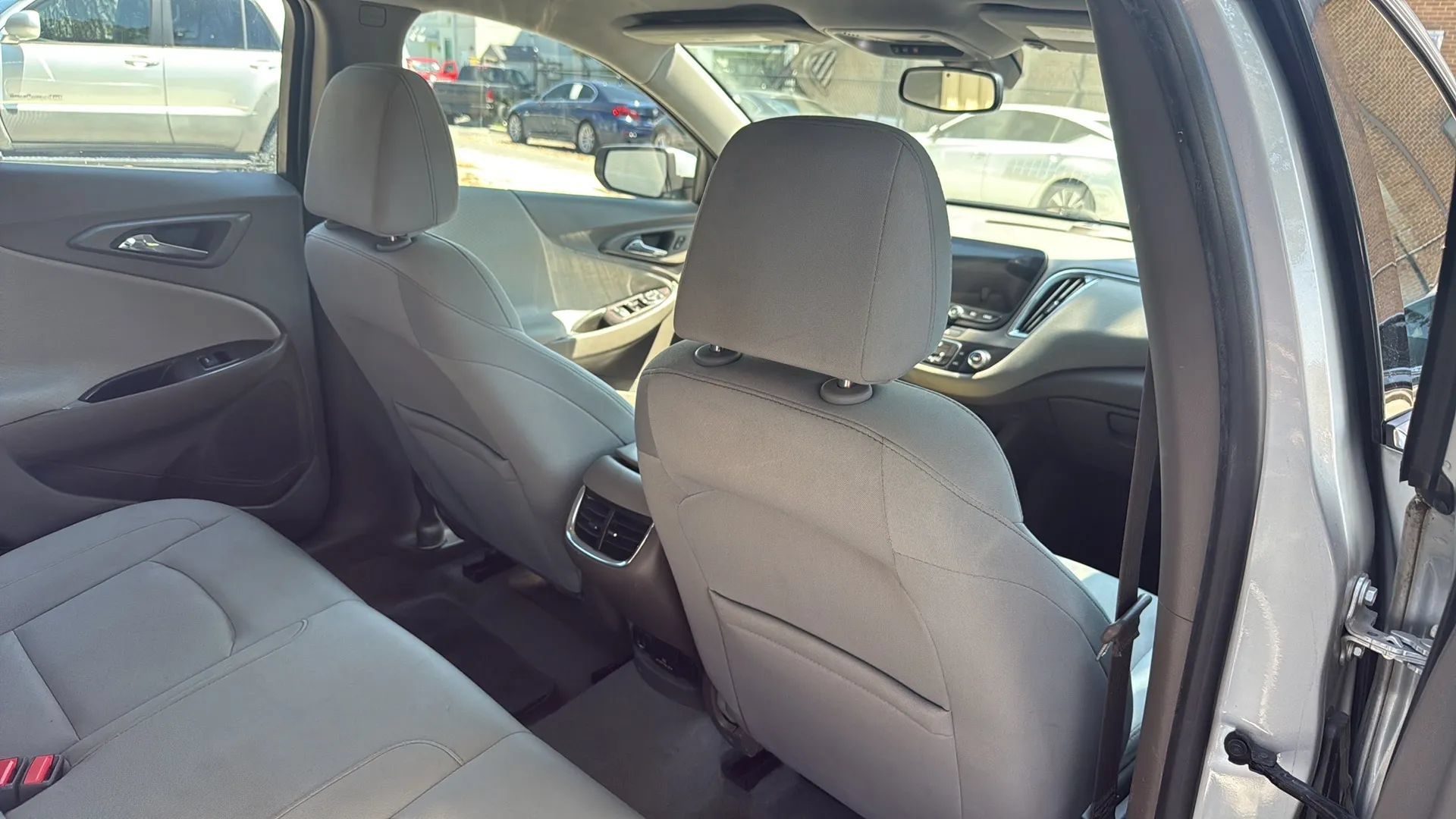 Used 2017 Chevrolet Malibu LT FWD image 18