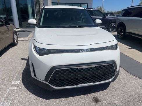 Certified 2023 Kia Soul LX image 2