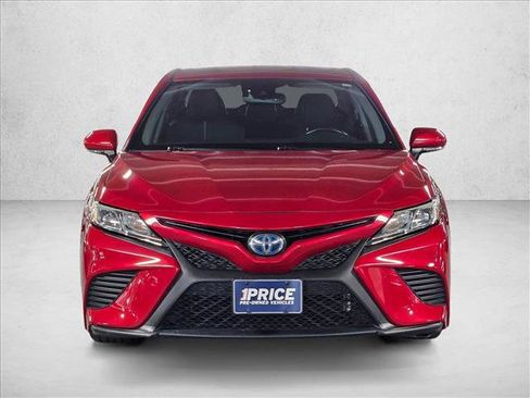 Used 2019 Toyota Camry SE w/ Sunroof Package FWD image 2