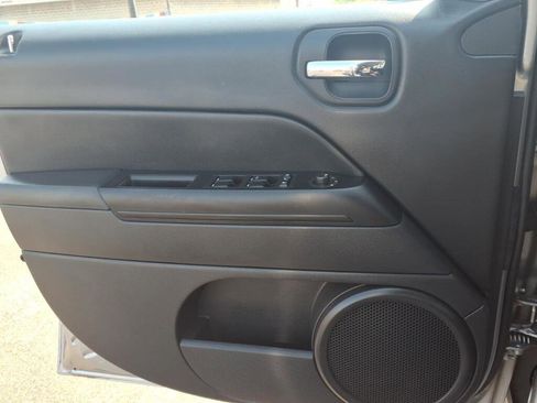 Used 2015 Jeep Patriot Latitude AWD/4WD image 11