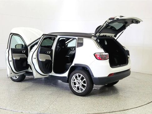 Used 2025 Jeep Compass Limited AWD/4WD image 11