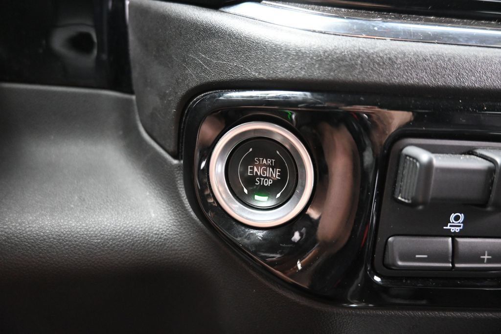 Used 2023 Chevrolet Silverado 1500 LTZ AWD/4WD image 15