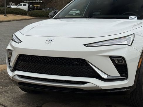 Used 2025 Buick Envista Sport Touring image 10