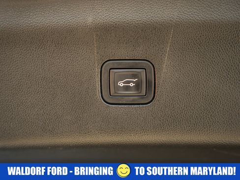 Used 2023 Buick Enclave Essence image 10