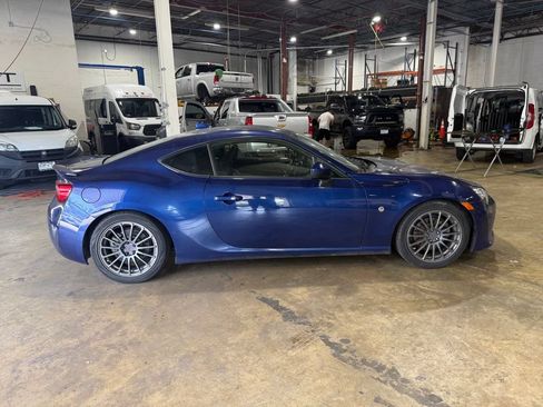 Used 2019 Toyota 86 RWD image 5