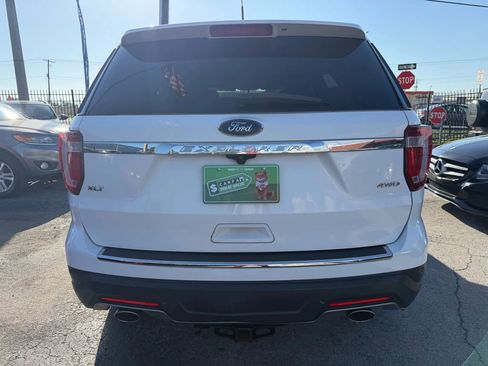 Used 2018 Ford Explorer XLT w/ Equipment Group 201A AWD/4WD image 5
