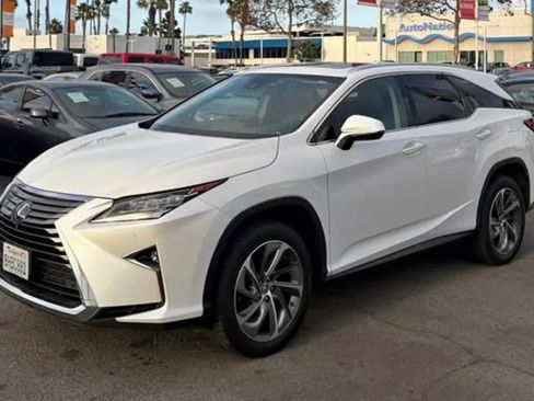 Used 2018 Lexus RX 450hL Luxury w/ Accessory Package AWD/4WD image 2