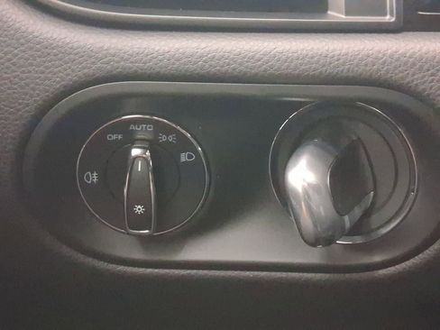 Used 2024 Porsche Macan image 16