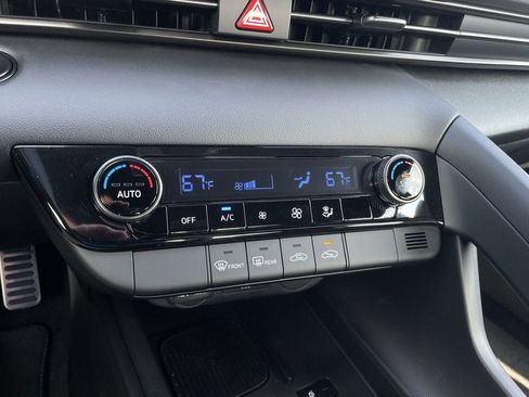Used 2025 Hyundai Elantra Sport image 17