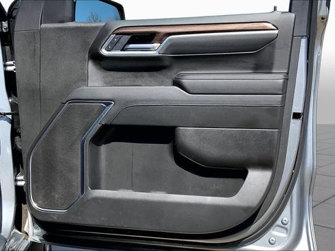 Used 2025 Chevrolet Silverado 1500 LT AWD/4WD image 38
