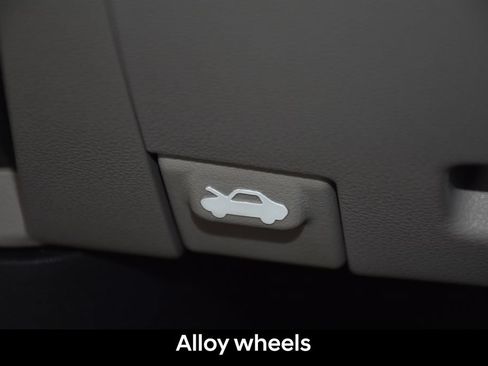 Certified 2025 Hyundai Venue SEL FWD image 16