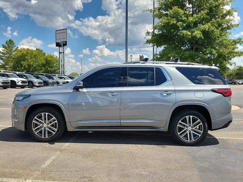 Used 2023 Chevrolet Traverse High Country w/ LPO, 'HIT The Road' Package FWD image 3