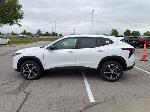 New 2026 Chevrolet Trax RS FWD image 6
