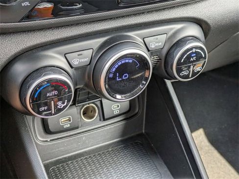 Used 2024 Hyundai Venue SEL image 15