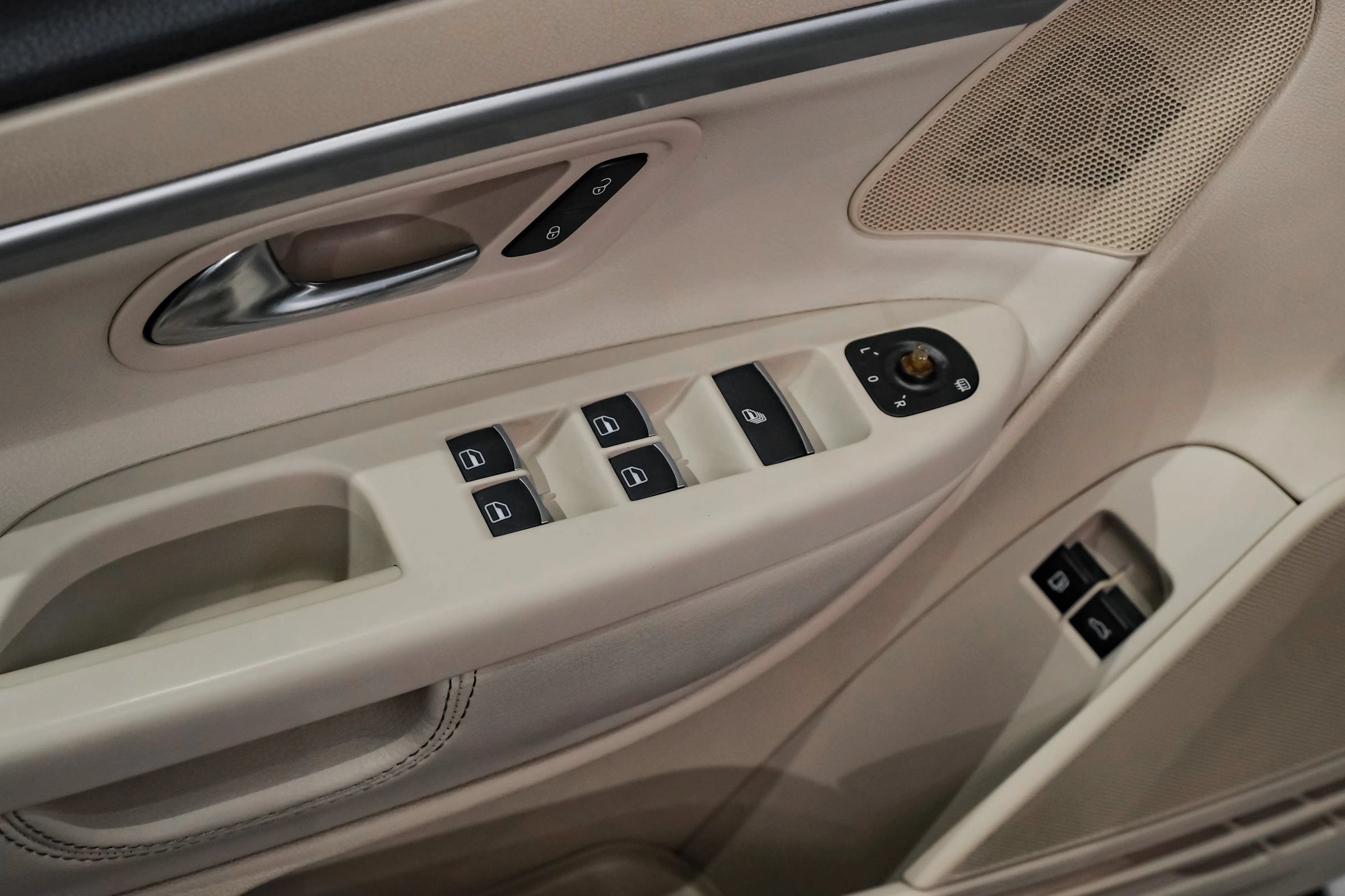 Used 2012 Volkswagen Eos Komfort FWD image 30