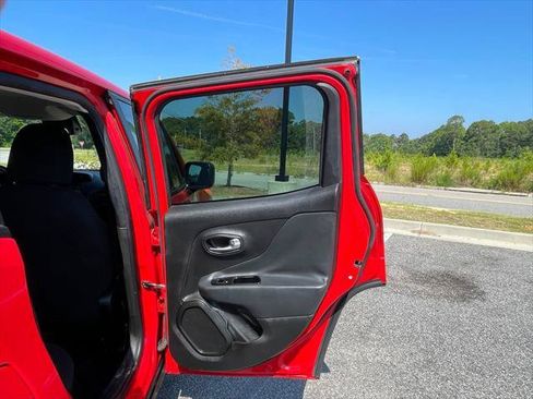 Certified 2022 Jeep Renegade Sport AWD/4WD image 50