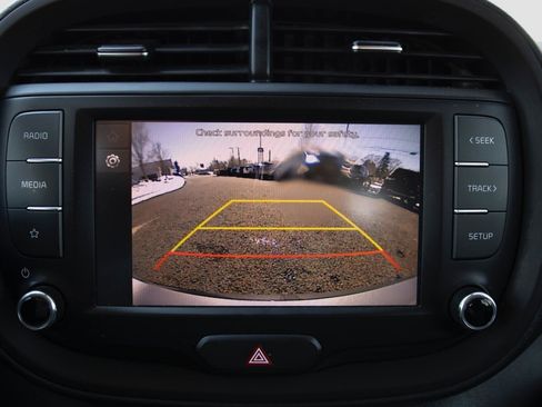 Used 2023 Kia Soul LX image 12