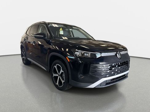 New 2026 Volkswagen Tiguan SE image 3