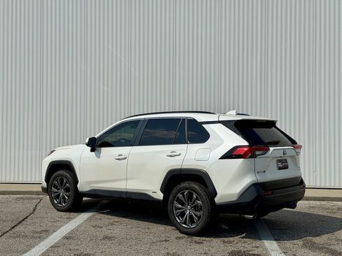 Used 2022 Toyota RAV4 XLE Premium image 3
