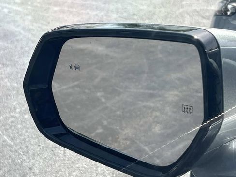 Used 2024 Cadillac XT4 Luxury w/ Cold Weather Package FWD image 16